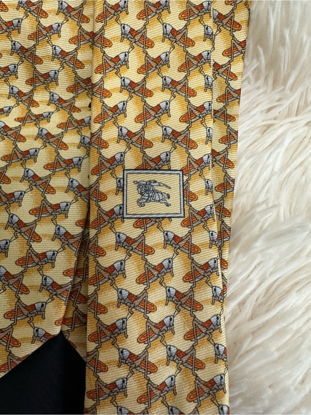 Burberry London Silk Tie Beige Gold Geometric Pattern Classic Luxury - Picture 7 of 14